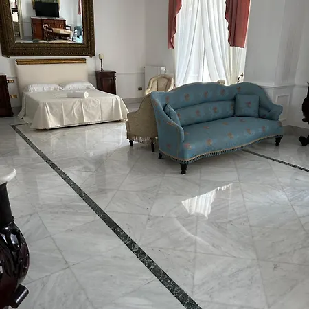 Luxury On The Square * Frattamaggiore