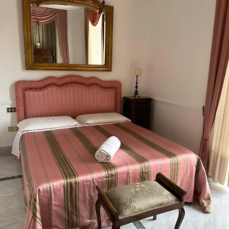 Luxury On The Square * Frattamaggiore