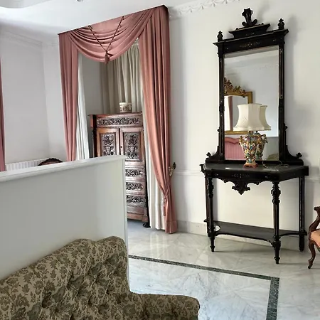 Daire Luxury On The Square *