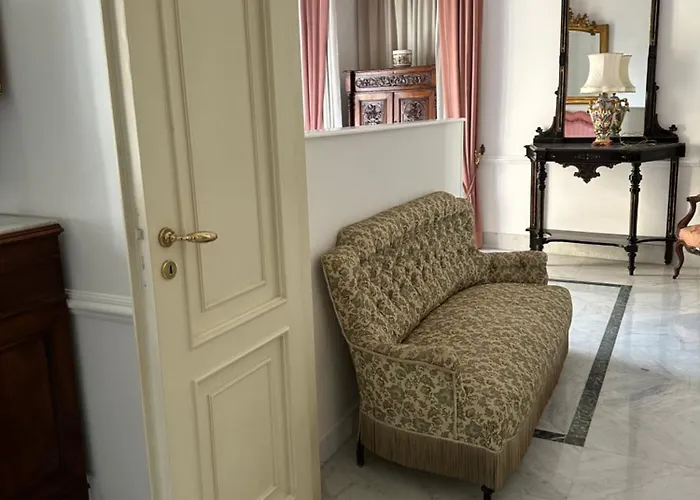 Luxury On The Square