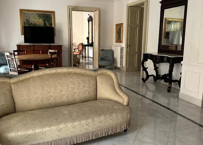 Luxury On The Square *