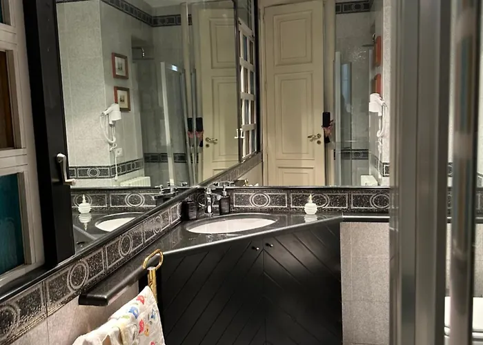 Luxury On The Square Апартаменты *