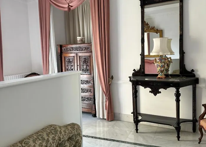 Апартаменты Luxury On The Square *